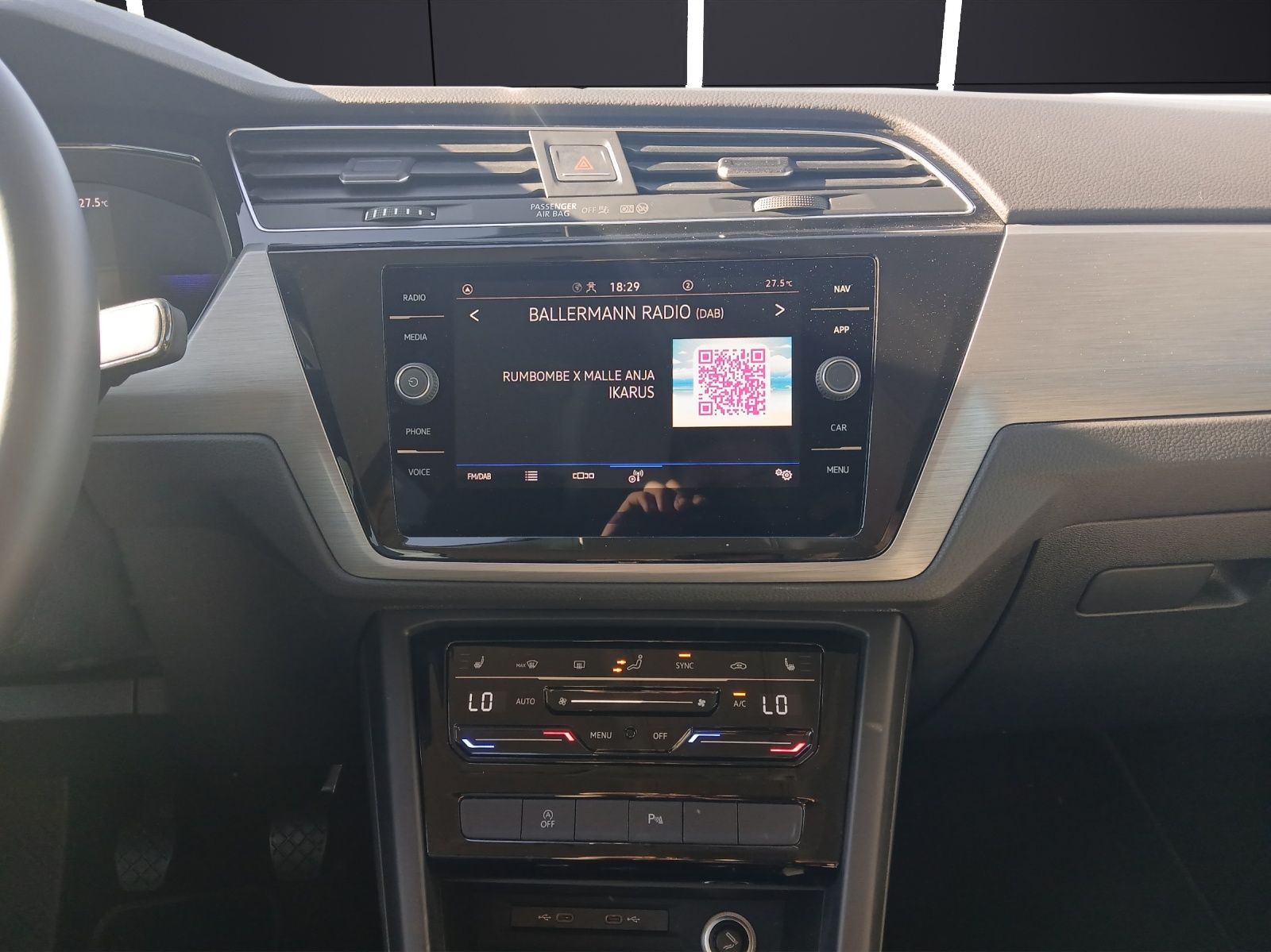 Fahrzeugabbildung Volkswagen Touran TSI Comfortline 7-Si Navi AID ACC PDC SH
