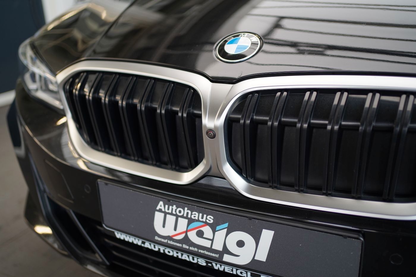 Fahrzeugabbildung BMW 318i Touring Navi+HeadUp+Kamera+APP+LED