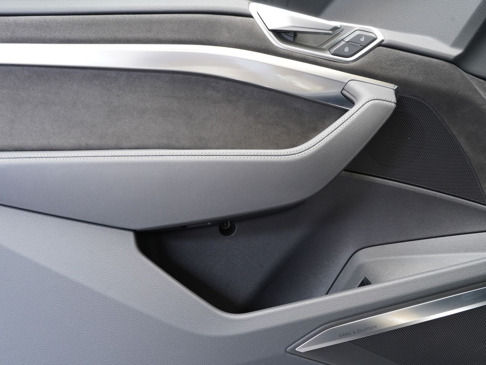 Fahrzeugabbildung Audi e-tron 55 quattro 2x S line MATRIX/B&O/AHK/SOH