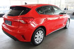 Fahrzeugabbildung Ford Focus 1,0 EB Trend LED WinterPaket PDC Tempomat