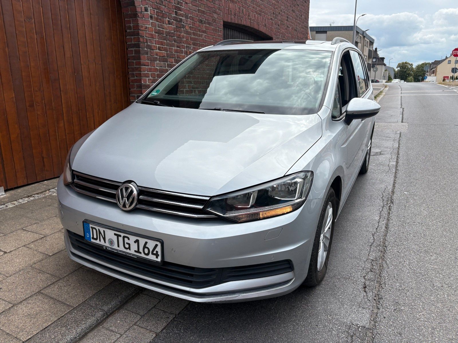 Volkswagen Touran - 1