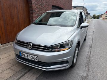 Volkswagen Touran - 1