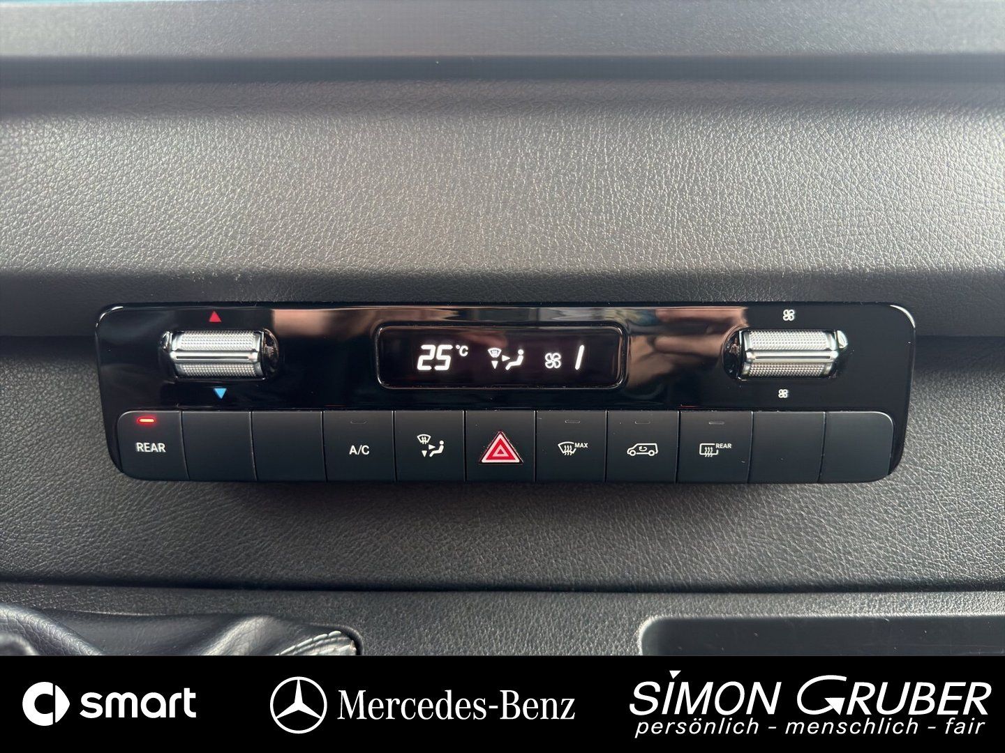 Fahrzeugabbildung Mercedes-Benz 317 Tourer L2H2 Standard 8Sitzer Rollstuhl Lift