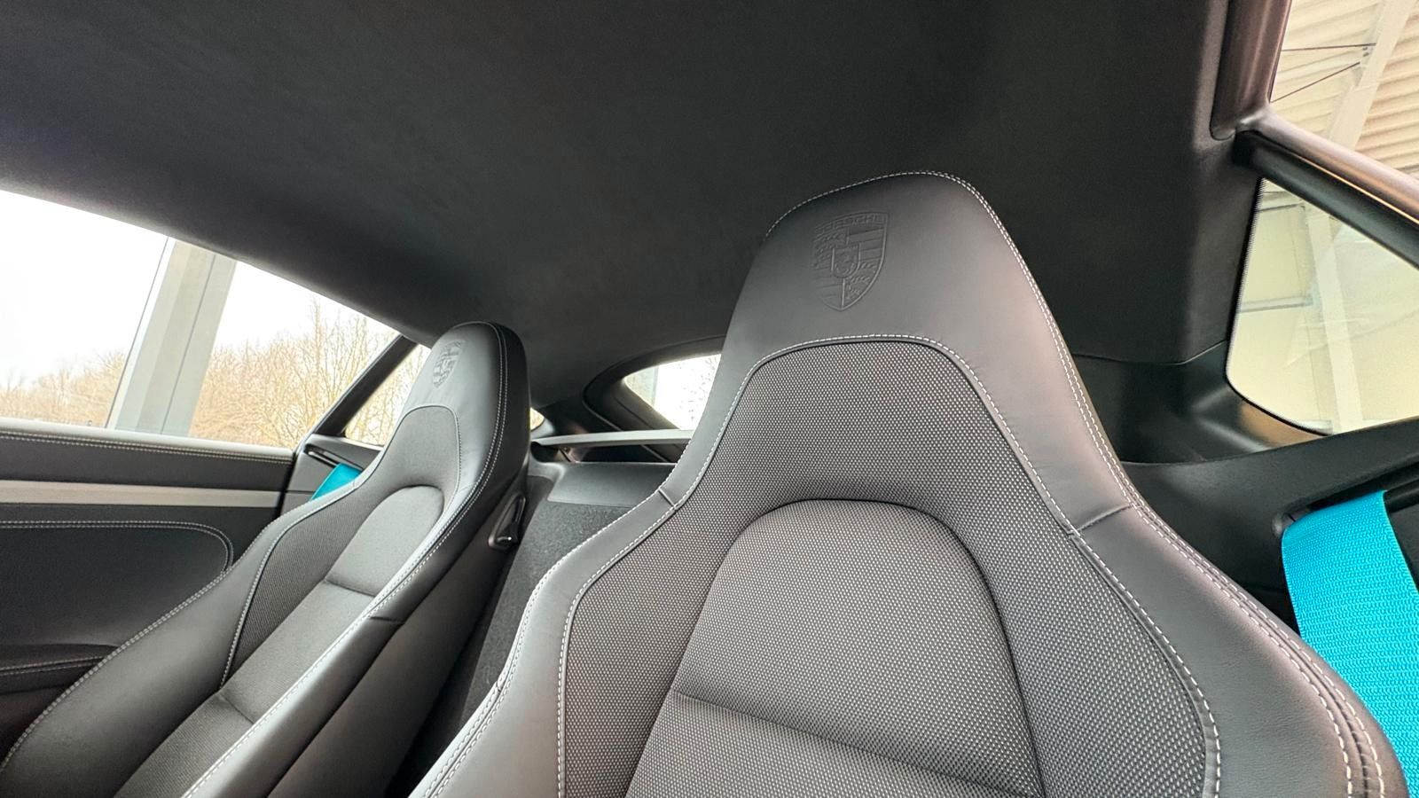 Fahrzeugabbildung Porsche Cayman 718 GTS  18 fach sitze/keramik