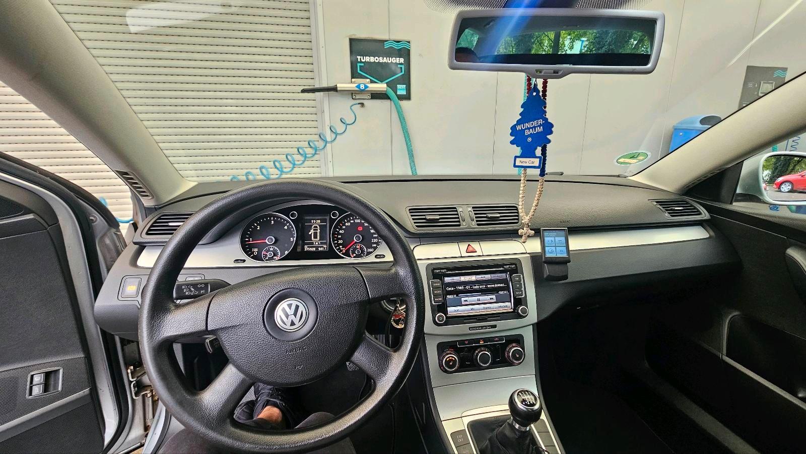 Volkswagen Passat 2010 — photo 8
