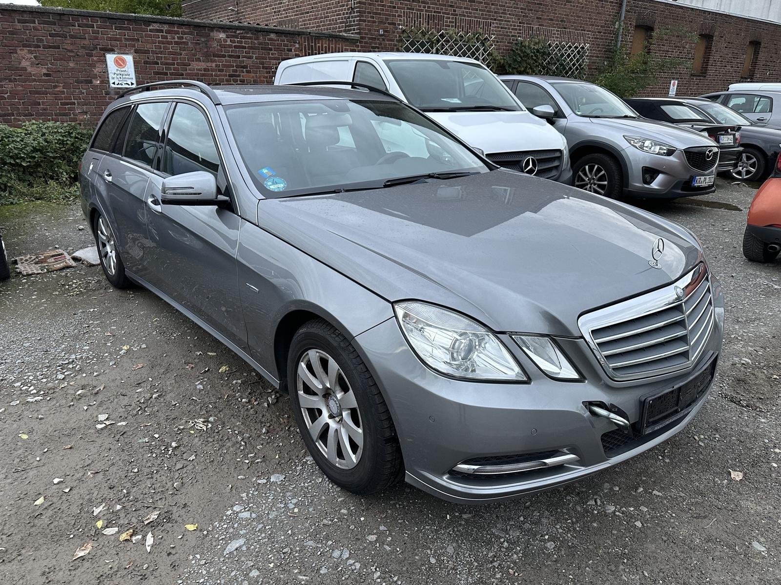 Mercedes-Benz E220 2012 — rear view