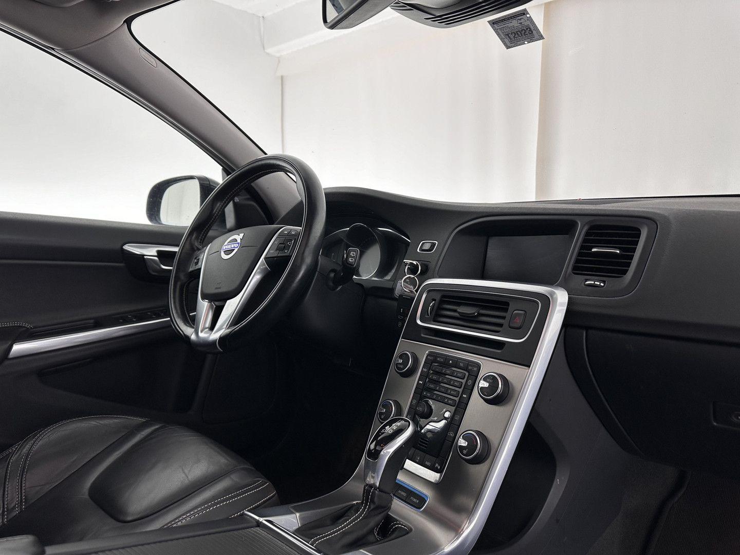 Volvo V60 2014 — photo 8