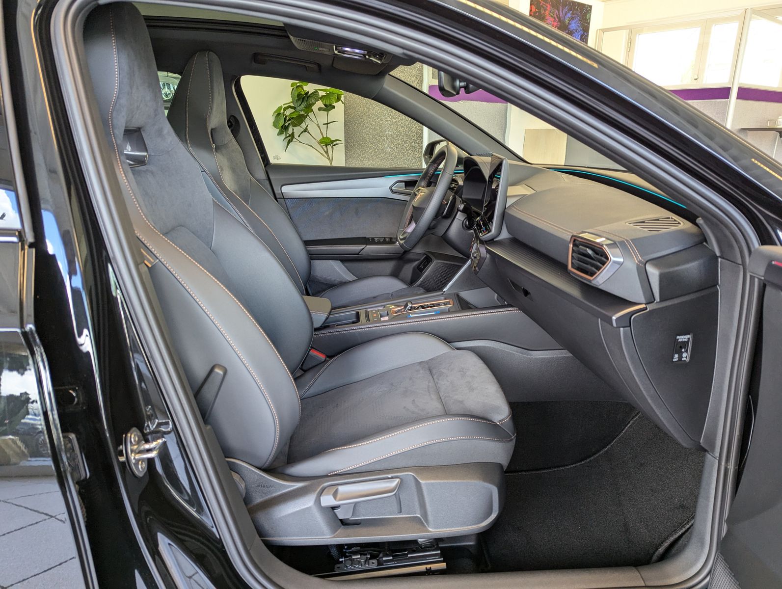 CUPRA Leon 1.5 eTSI Pano Intelligent-Dynamic-Edge-Pake - Image 15