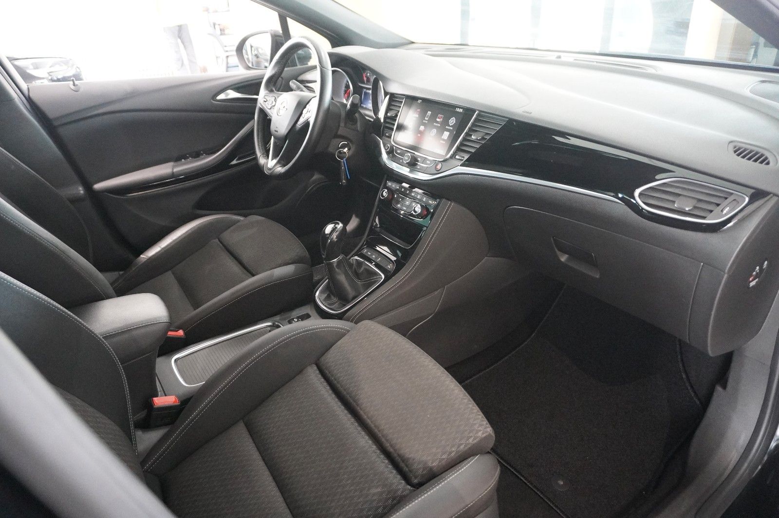 Fahrzeugabbildung Opel Astra K ST 1.6T INNOV. AHK/MATRIX/KAMERA/NAVI/SH