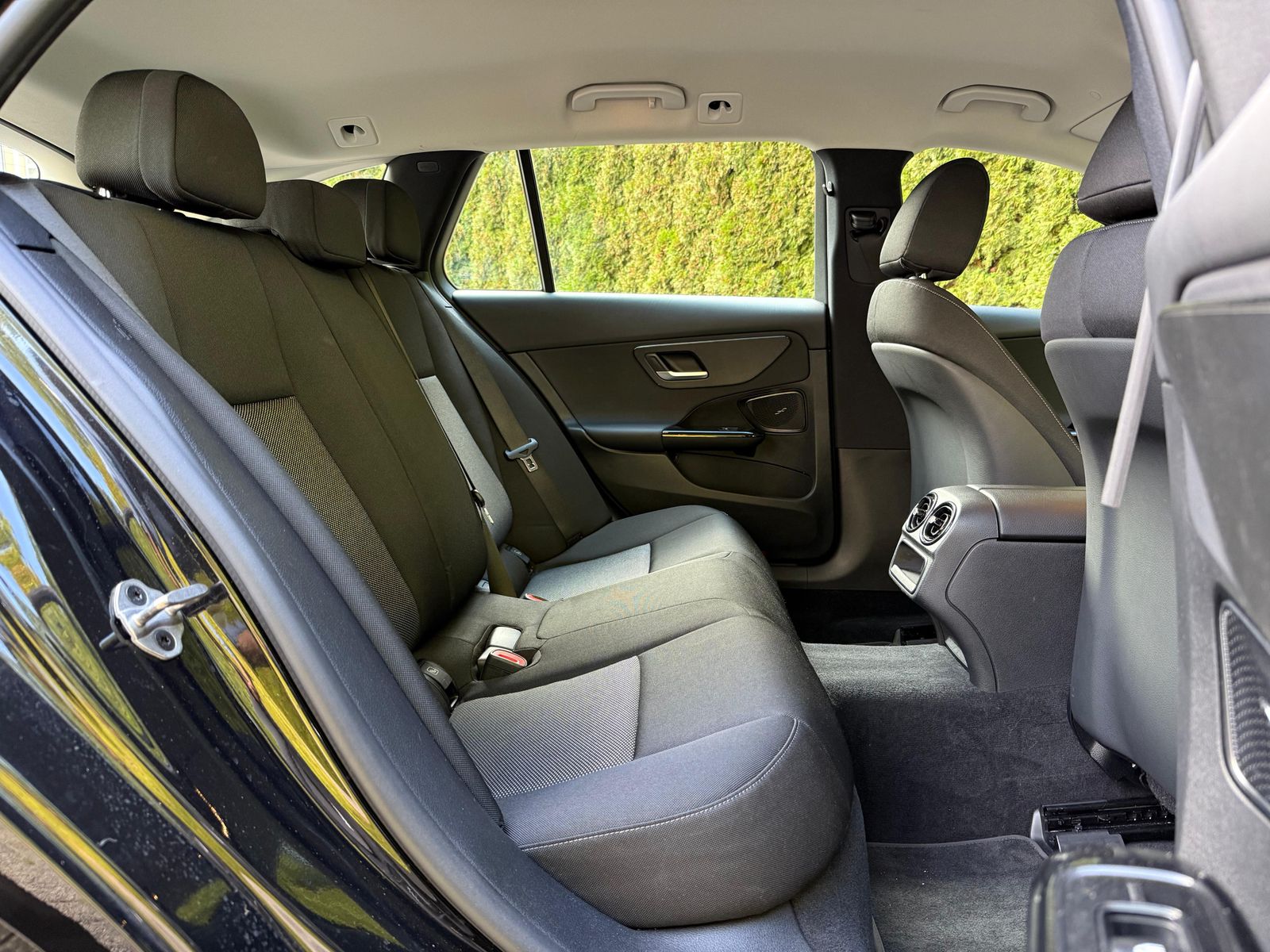 Fahrzeugabbildung Mercedes-Benz C 220 d T 9G LED+MBUX+KAMERA+SHZ+PARK+DAB
