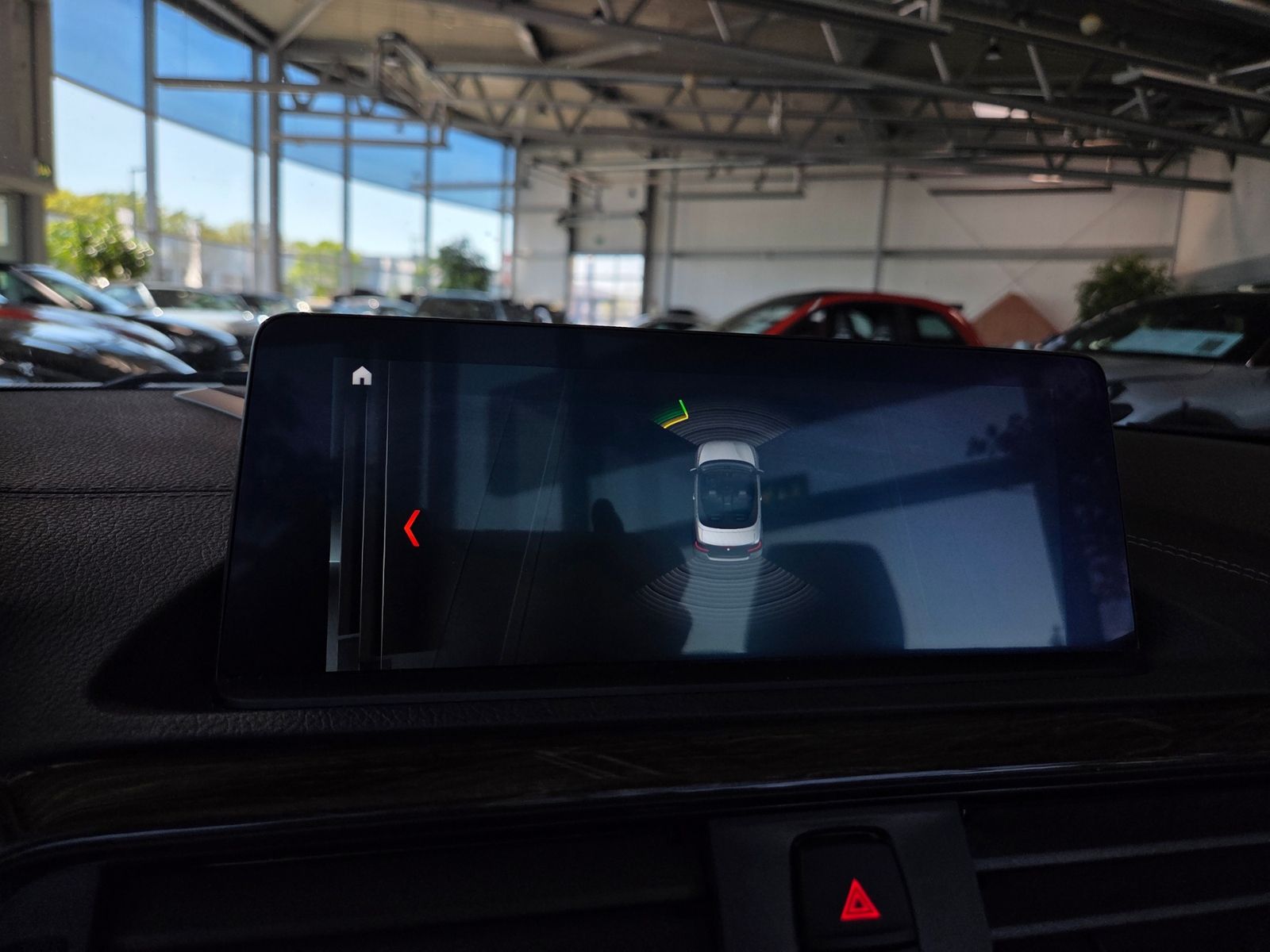 Fahrzeugabbildung BMW 220i Cabrio Luxury Line AHK LED NAV SHZ PDC ALU