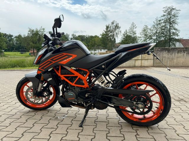 KTM Duke 125