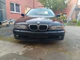 BMW 525i A - - BMW 525 aus 2000: 525i