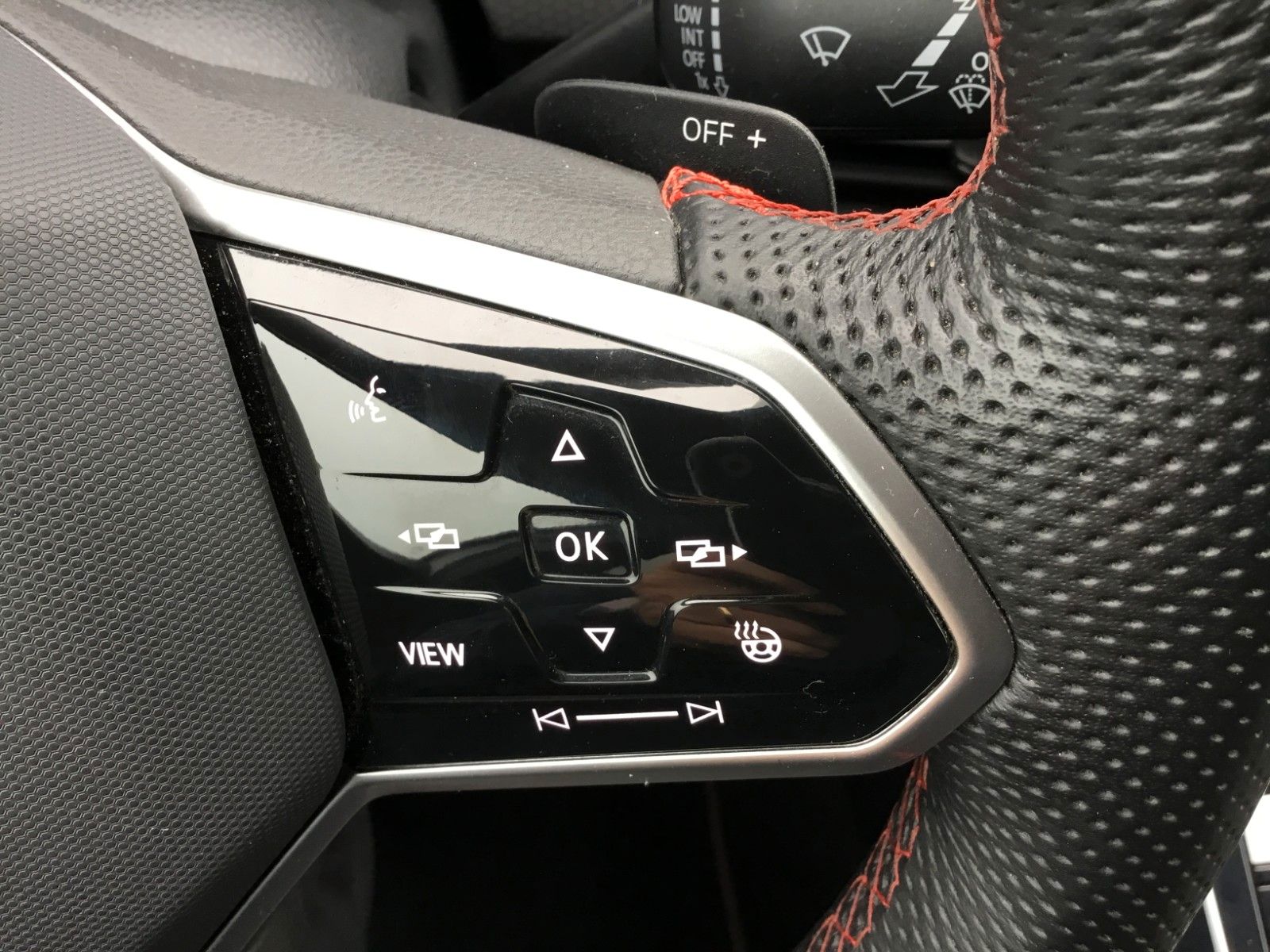 Fahrzeugabbildung Volkswagen Golf 2.0 TSI DSG GTI+Pano+18"+IQ Light