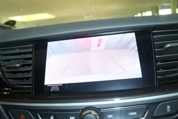 Fotografie des Opel Insignia Sports Tourer 2.0 Diesel Aut. Business