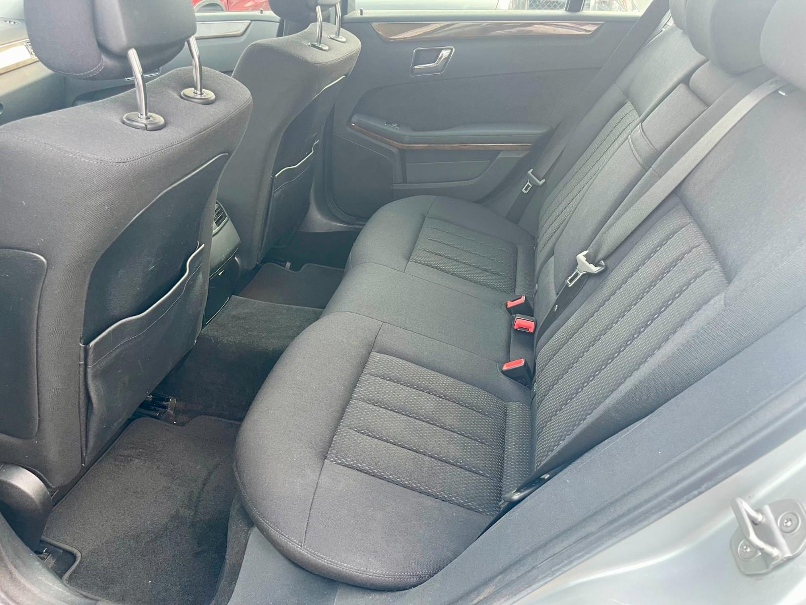 Mercedes-Benz E350 2010 — photo 28