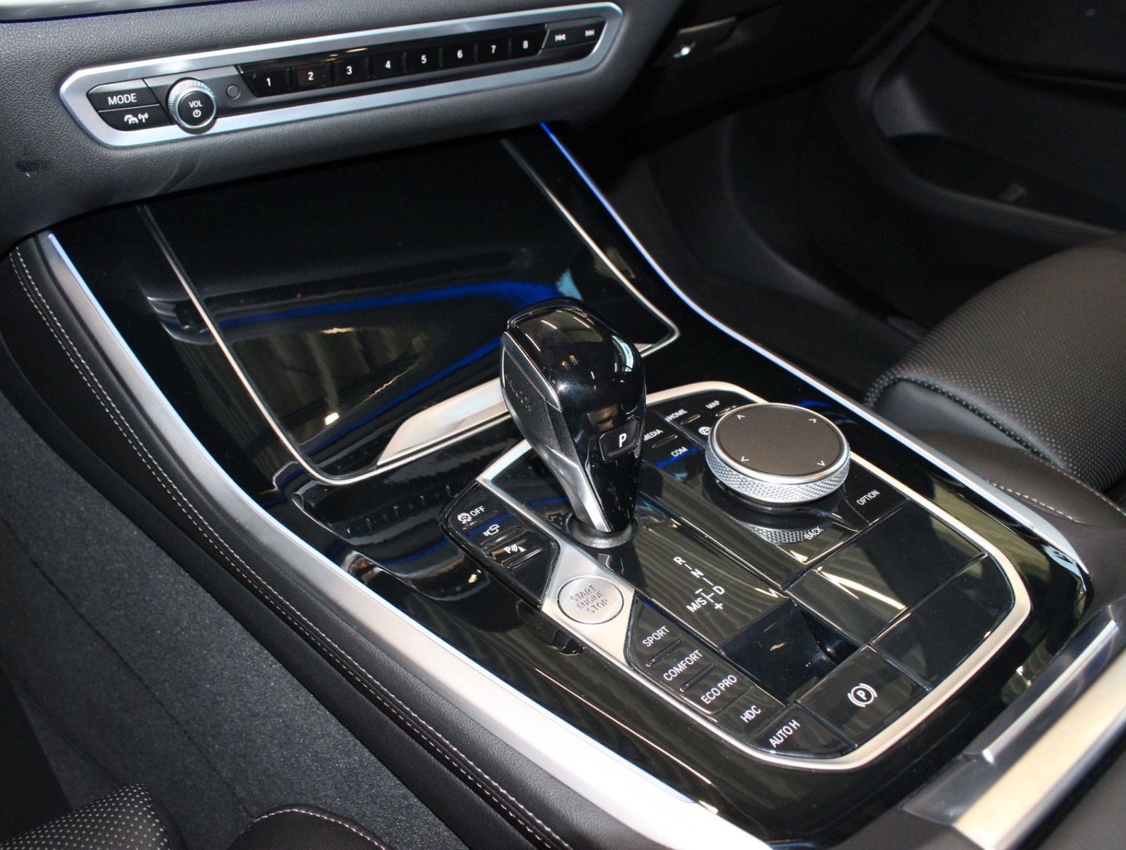Fahrzeugabbildung BMW X5 xDrive30d M Sport Pano+HUD+360° Kamera