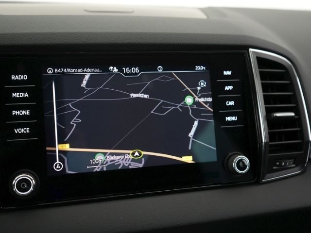 Karoq TOUR TSI DSG+ANHÄNGERKUPPLUNG+NAVI+RÜCKFAH