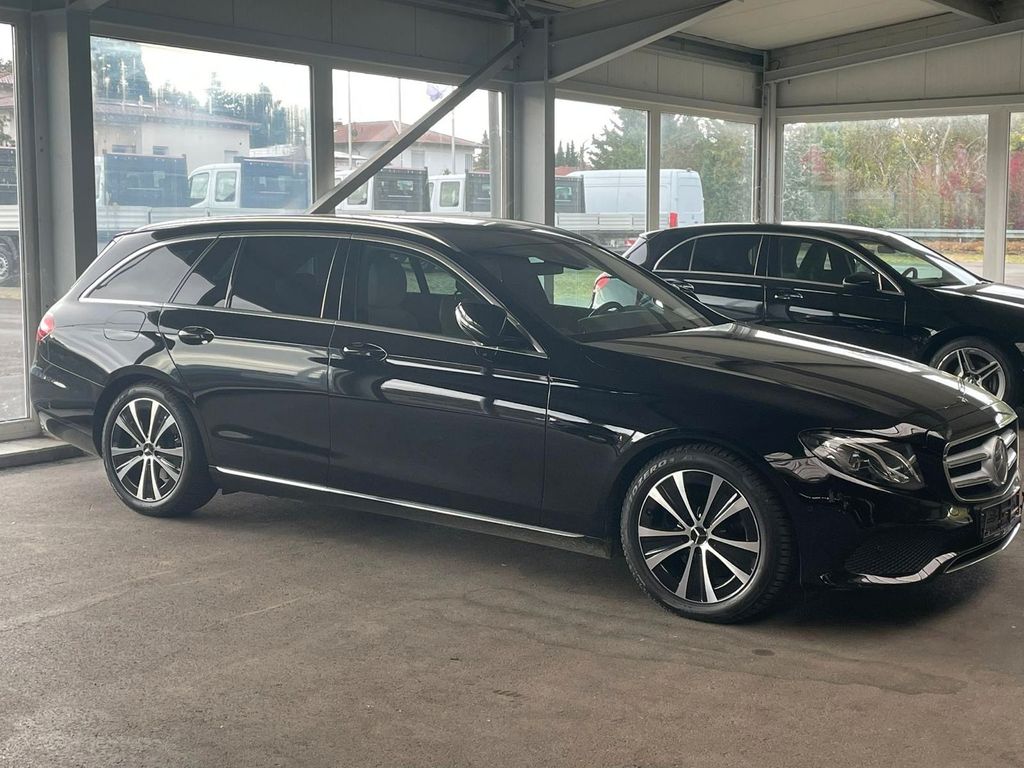 Image of Mercedes-Benz E 300