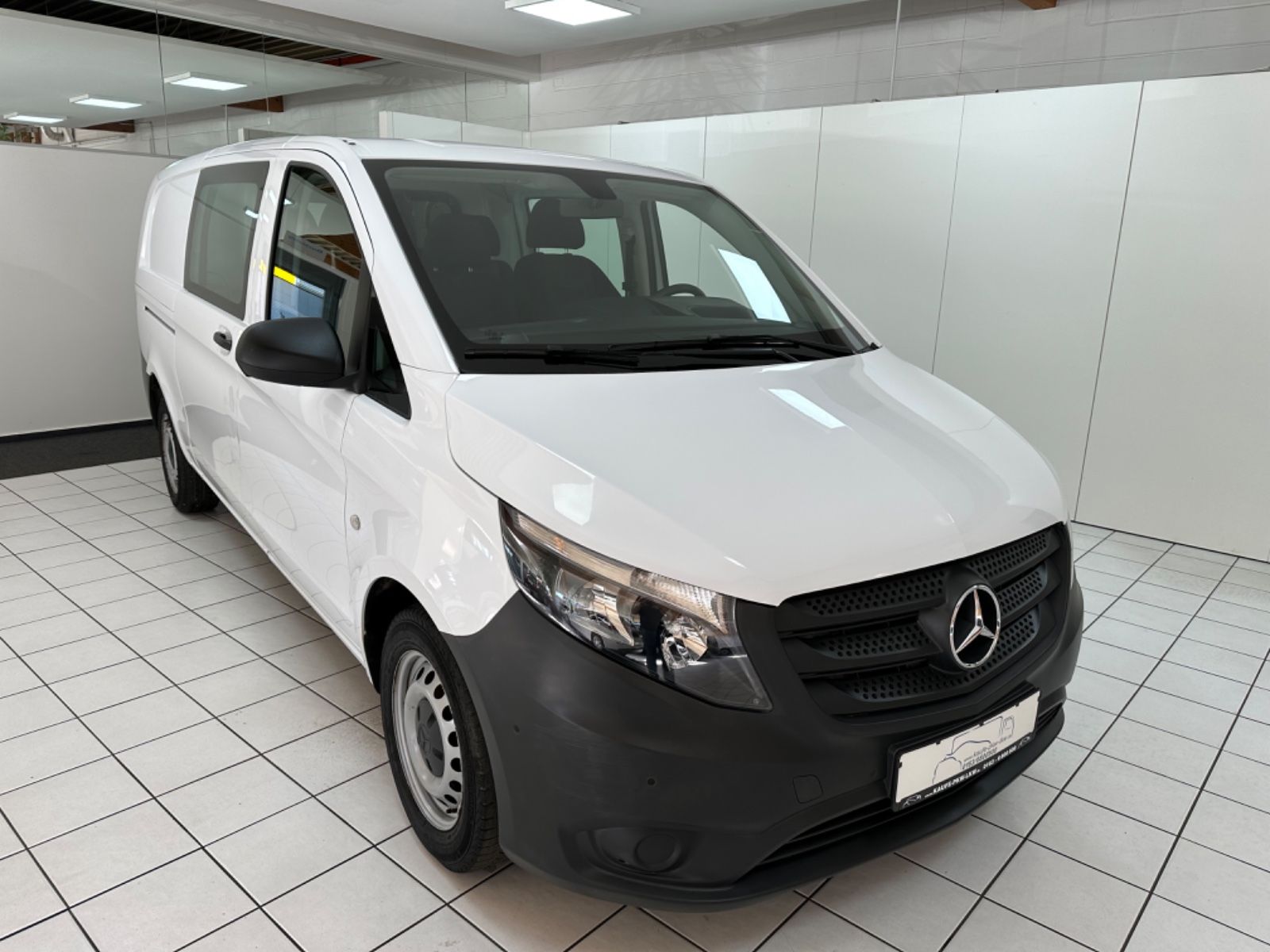 Fahrzeugabbildung Mercedes-Benz Vito Mixto 111 CDI FWD *extralang*PDC*