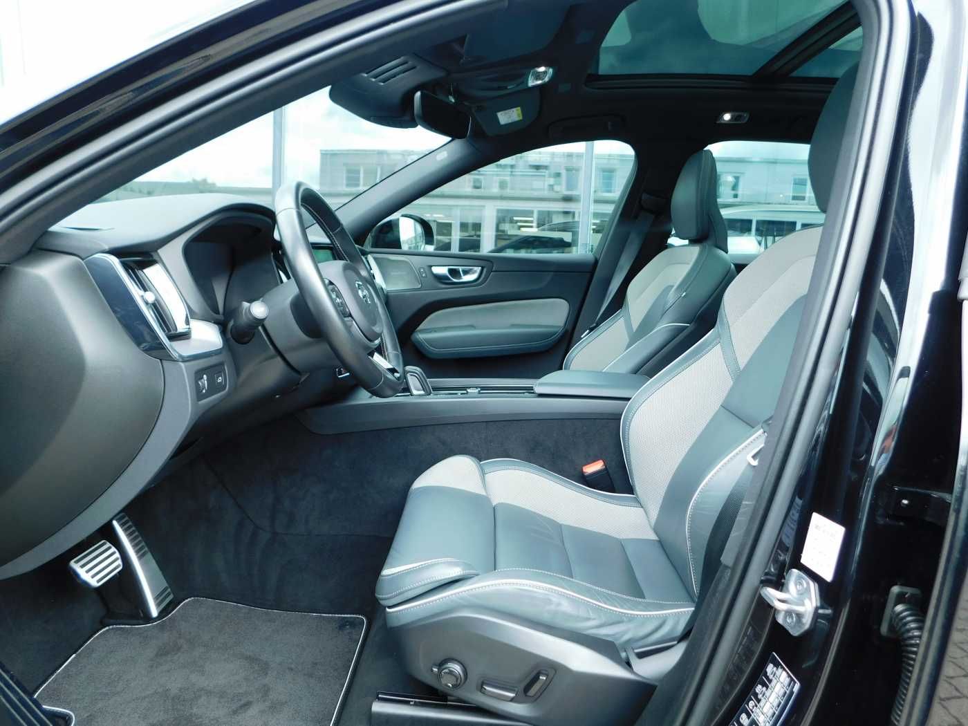 Fahrzeugabbildung Volvo XC60 Diesel B4 D AWD R-Design '21'-Zoll, AHK, PA