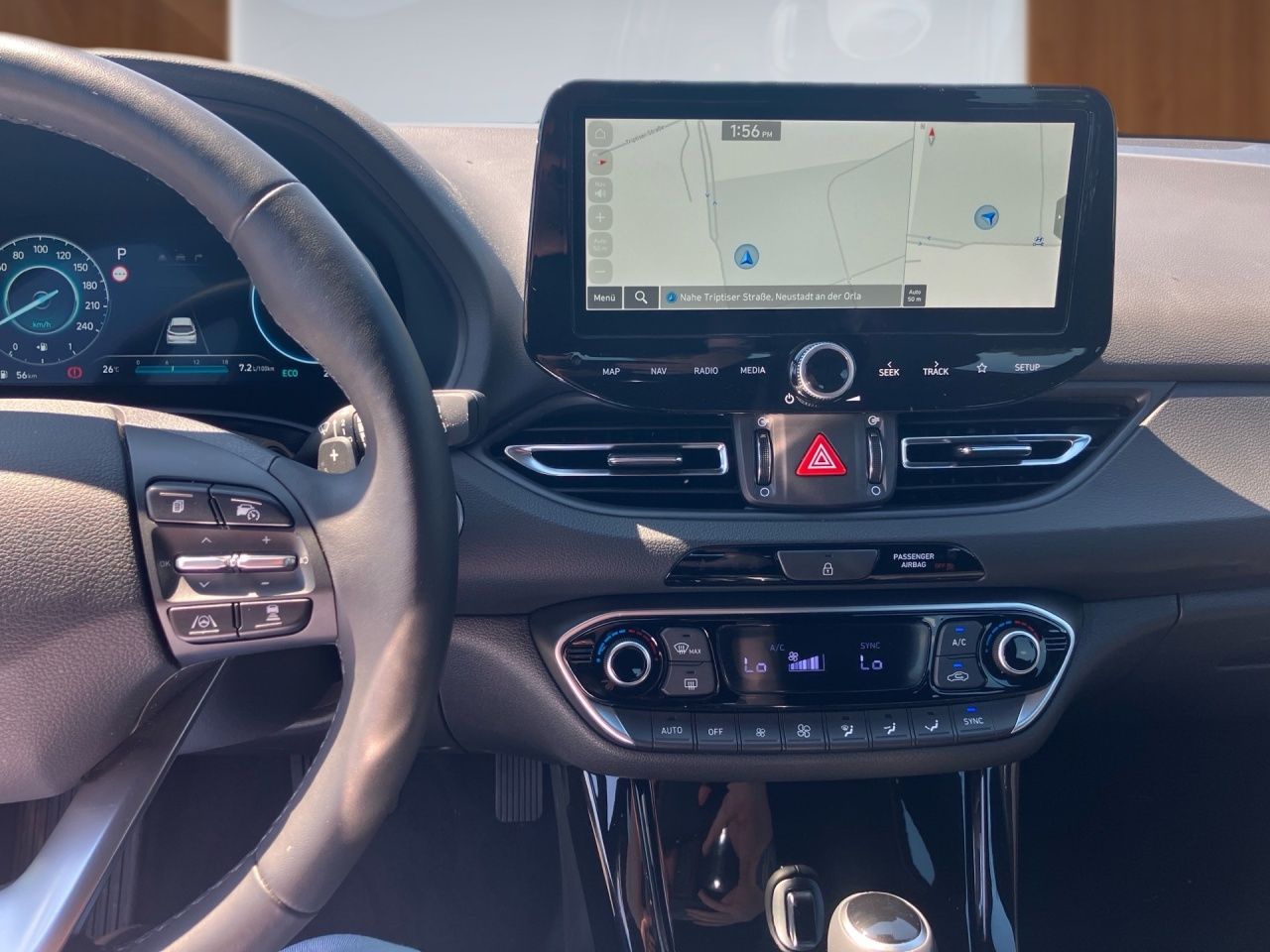 Fahrzeugabbildung Hyundai i30 DCT ADVANTAGE NAVI*LED*2Z-KLI*CARPL*SHZ*LHZ*