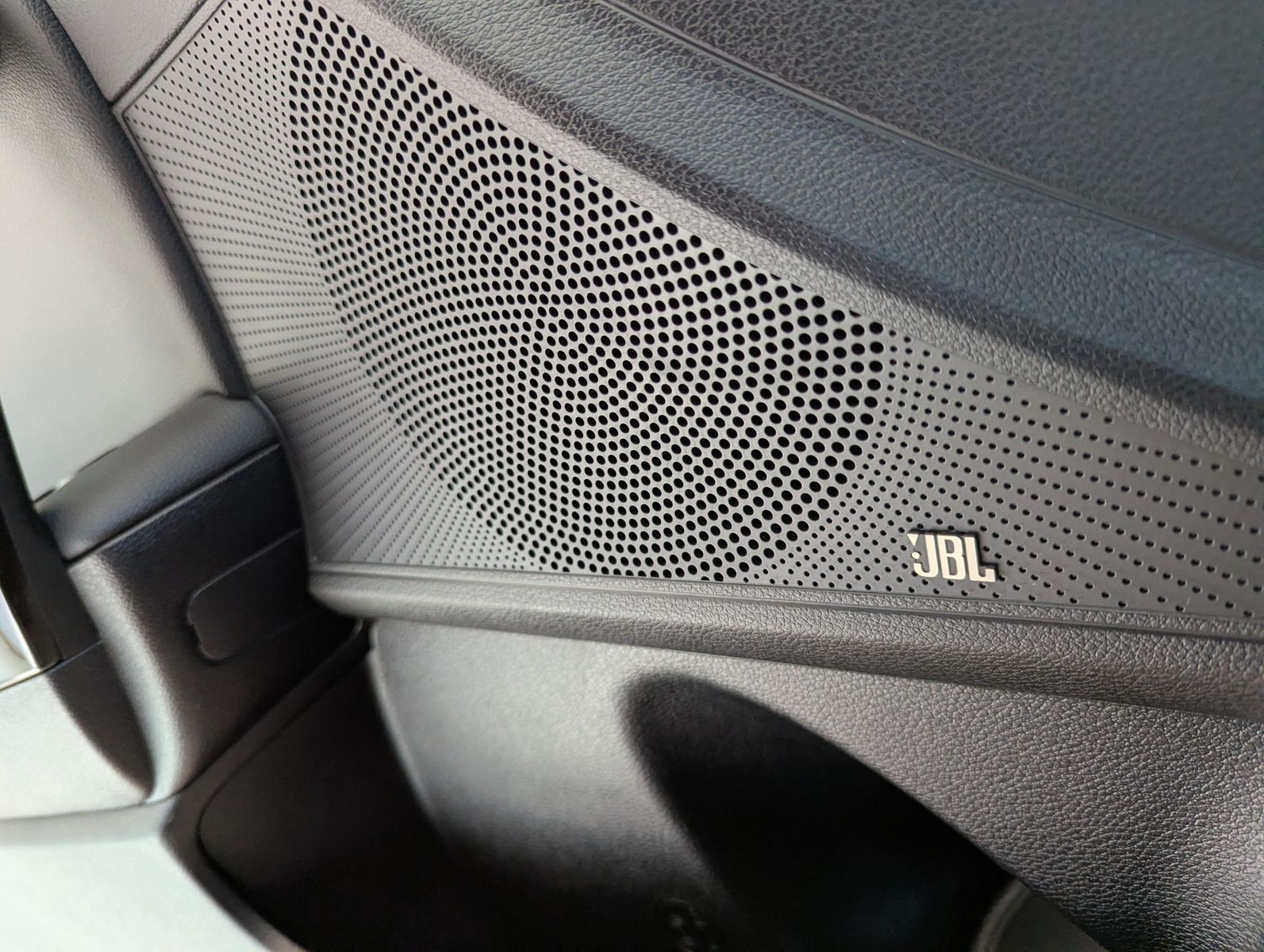 Fahrzeugabbildung Kia cee'd Sportswagon 1.5 Ultim Style-Pak JBL ACC 7J