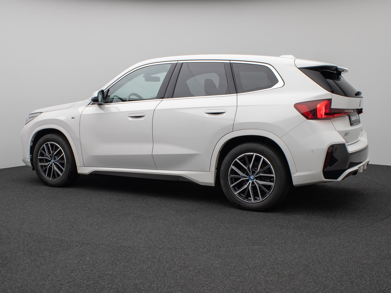 Fahrzeugabbildung BMW iX1 xD30  M Sport Kamera DAB Fernlichtassist AHK