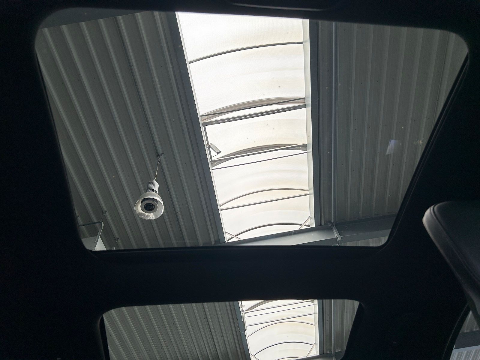 Mercedes-Benz C 400 - Bild 12