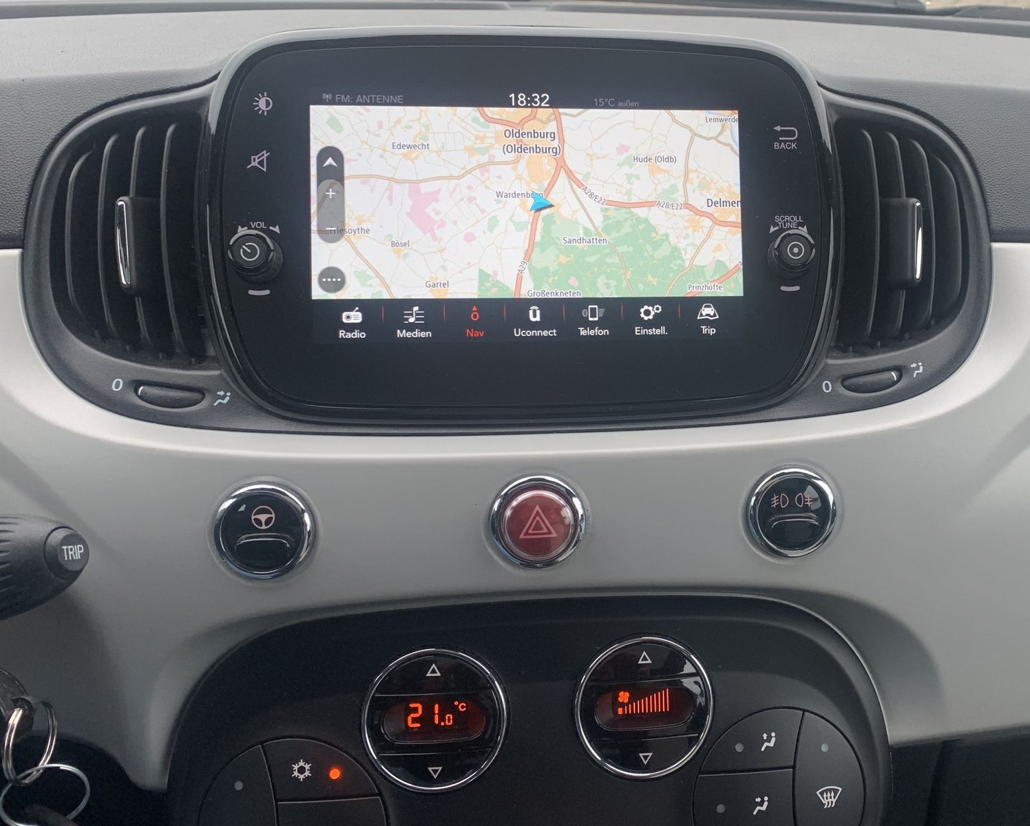 Fahrzeugabbildung Fiat 500 1.2*Star*Leder*CarPlay*SHZ*PDC*Navi*Temp*