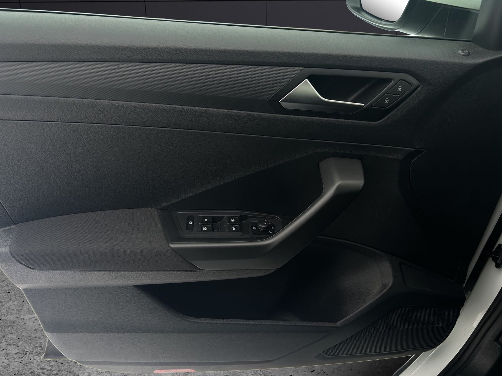 Fahrzeugabbildung Volkswagen T-Roc TSI ACC PDC SH LM