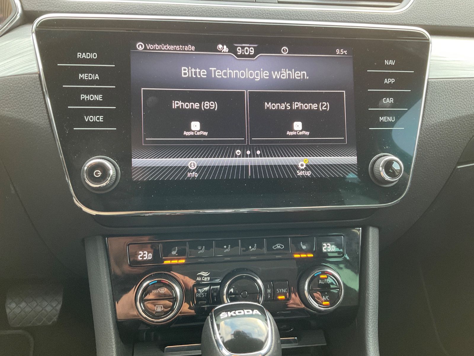 Fahrzeugabbildung SKODA Superb Combi 2.0 TDI DSG,Navi,LED,Kamera,ACC