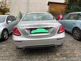Mercedes-Benz E 200 Autom. - - Mercedes-Benz E-Klasse Gebrauchtwagen in Frankfurt