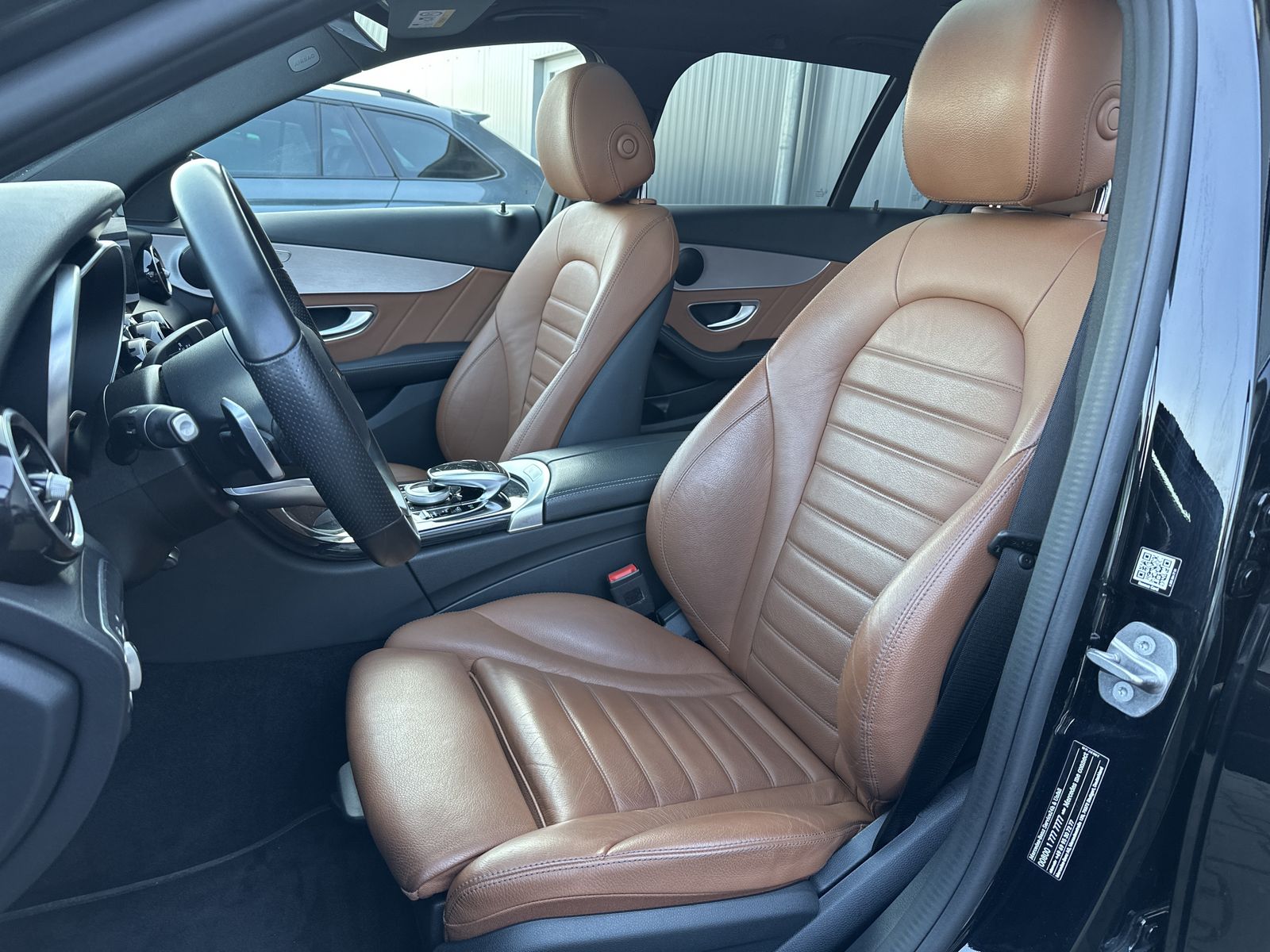 Fahrzeugabbildung Mercedes-Benz C 220d T 4M AMG-Line NAV+LED+PANO+DISTRONIC+1HD