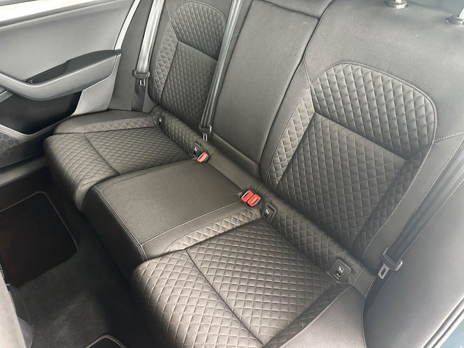 Skoda Superb Combi Style 4x4 PDC Tempo SHZ Kamera DAB foto 12