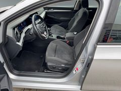 Fahrzeugabbildung Volkswagen Golf VIII Lim. Life LED Navi Sitzh Massage ACC