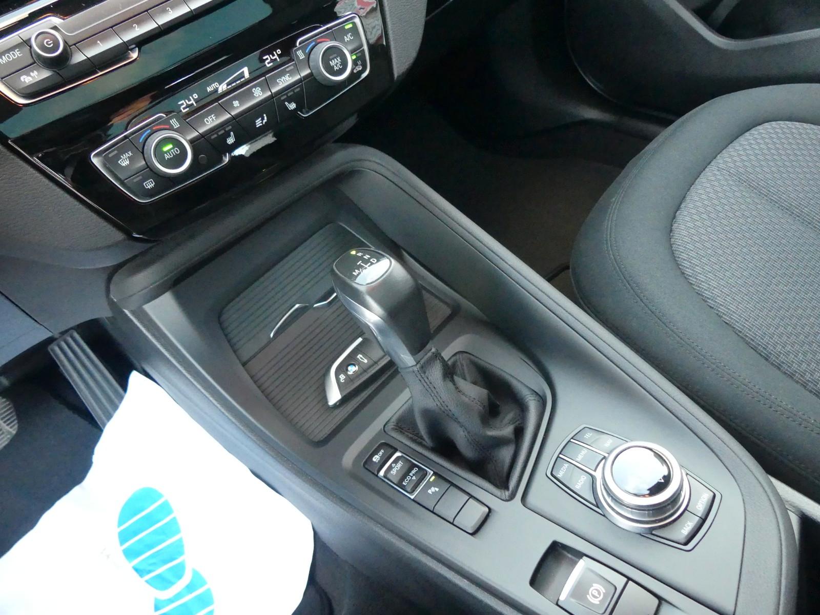 BMW X1 sDrive 18 i Advantage*Navi*Sitzhzg.*Panorama