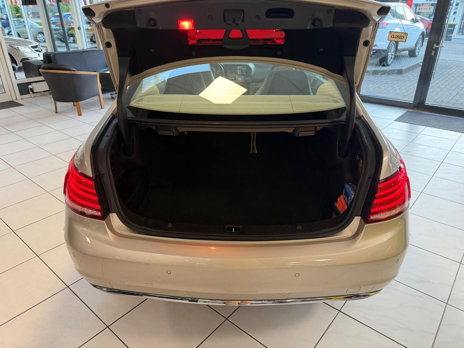 Mercedes-Benz E 220 d BlueTEC | 9G | Pano | LED ILS | Nappa