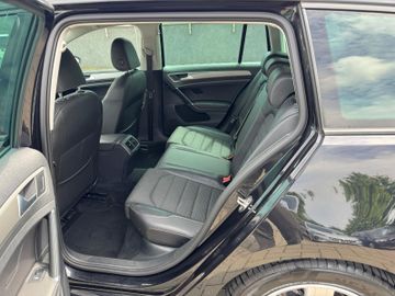 Volkswagen Golf - 10