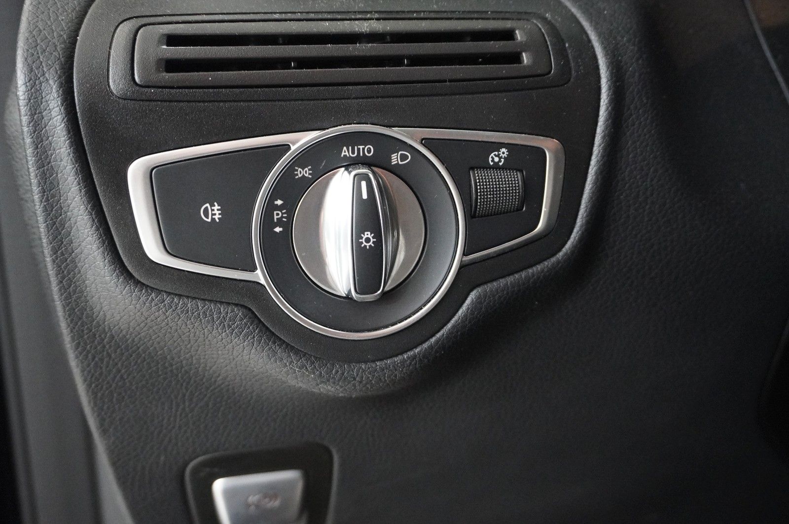 Fahrzeugabbildung Mercedes-Benz GLC 250D EXCLUSIVE 4M 9G-TRONIC NAVI/LED/SPORT