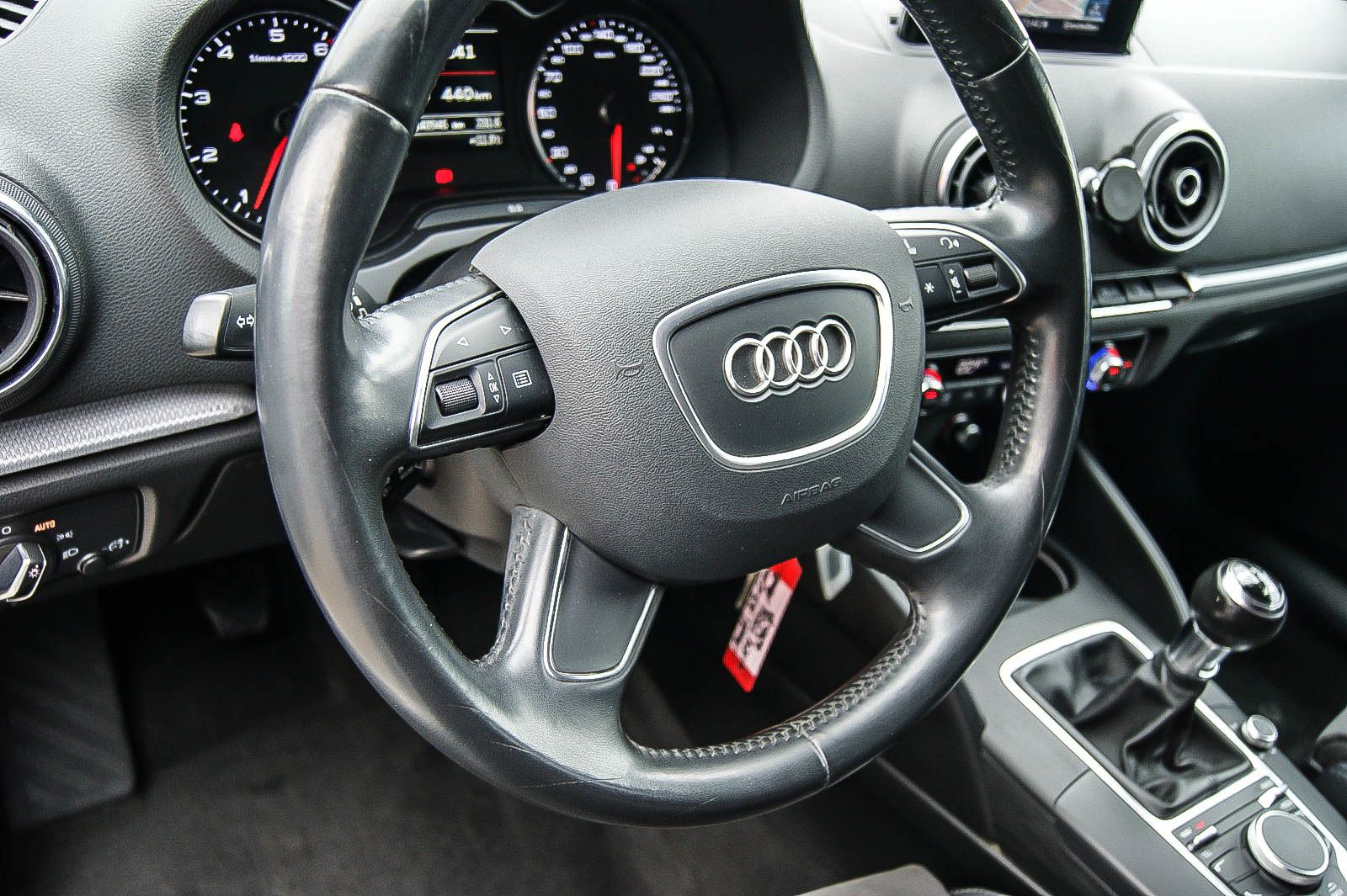 Fahrzeugabbildung Audi A3 Limousine 1.4 TFSI S-LINE NAVIGATION XENON 18