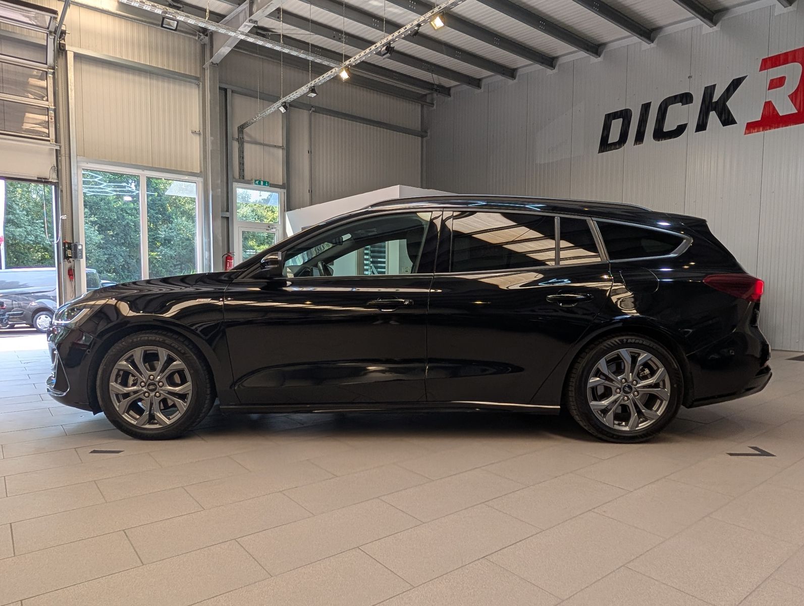 Fahrzeugabbildung Ford Focus 1.0 EB ST-Line ACC LED CAM Styling WINTER