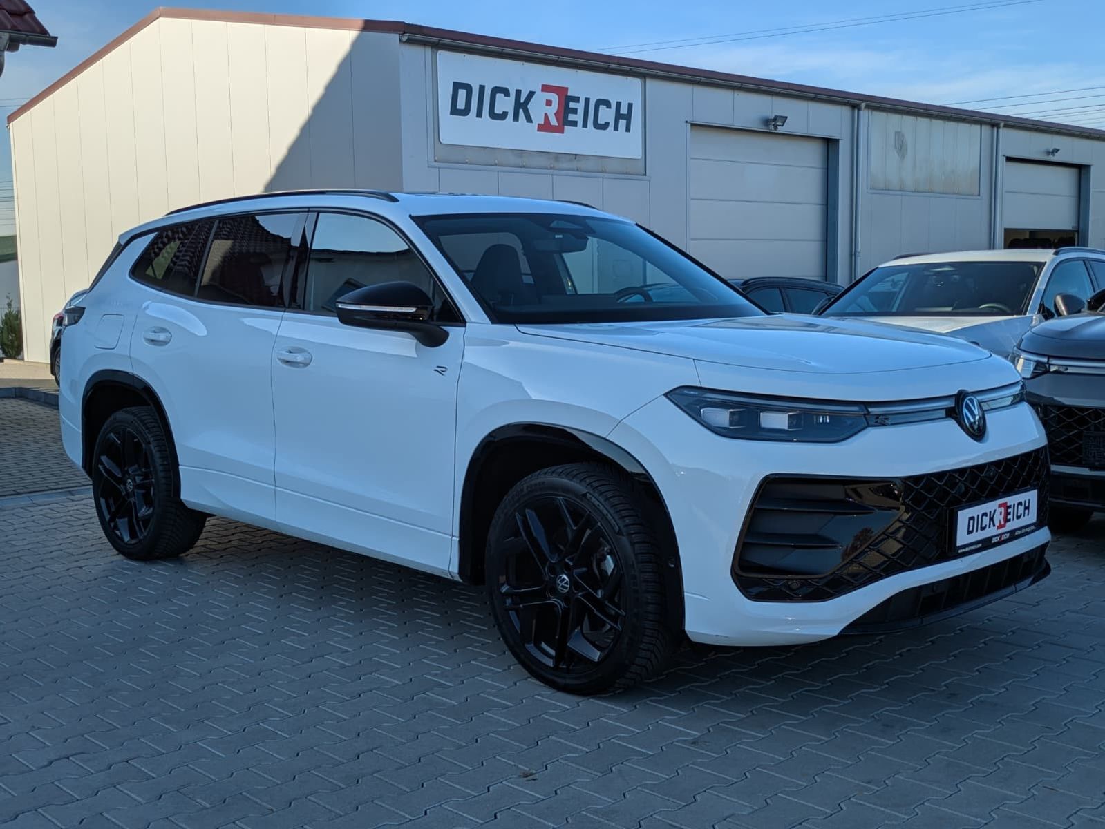 Fahrzeugabbildung Volkswagen Tayron 2.0 TDI 4M R-Line BLACK*7Si*MATRIX*PANO