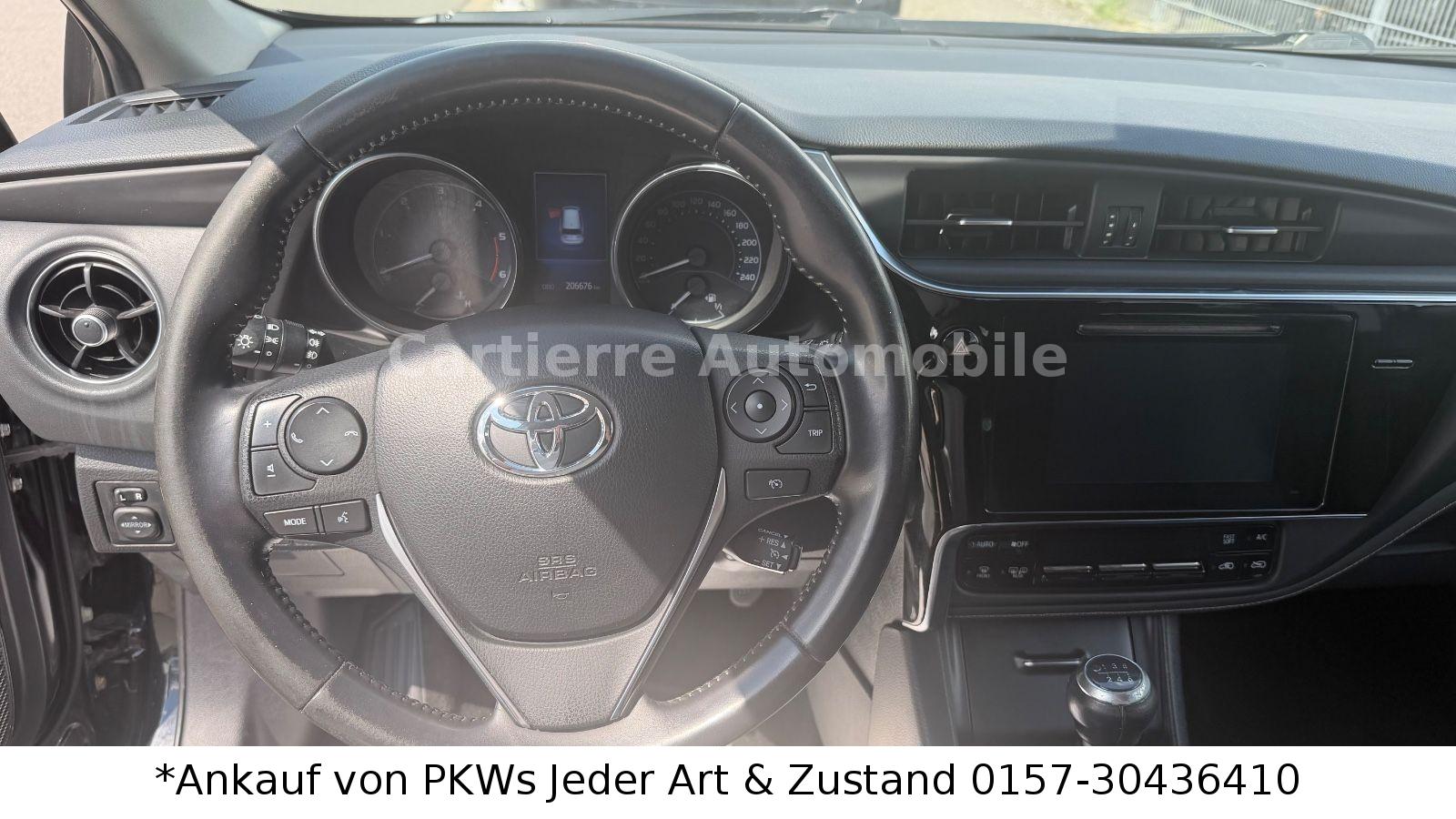 Toyota Auris 2015 — photo 16