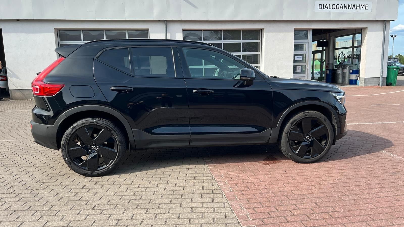 Fahrzeugabbildung Volvo XC40 B3 DKG Plus Black Edition*H&K*FSHZG*360*ACC