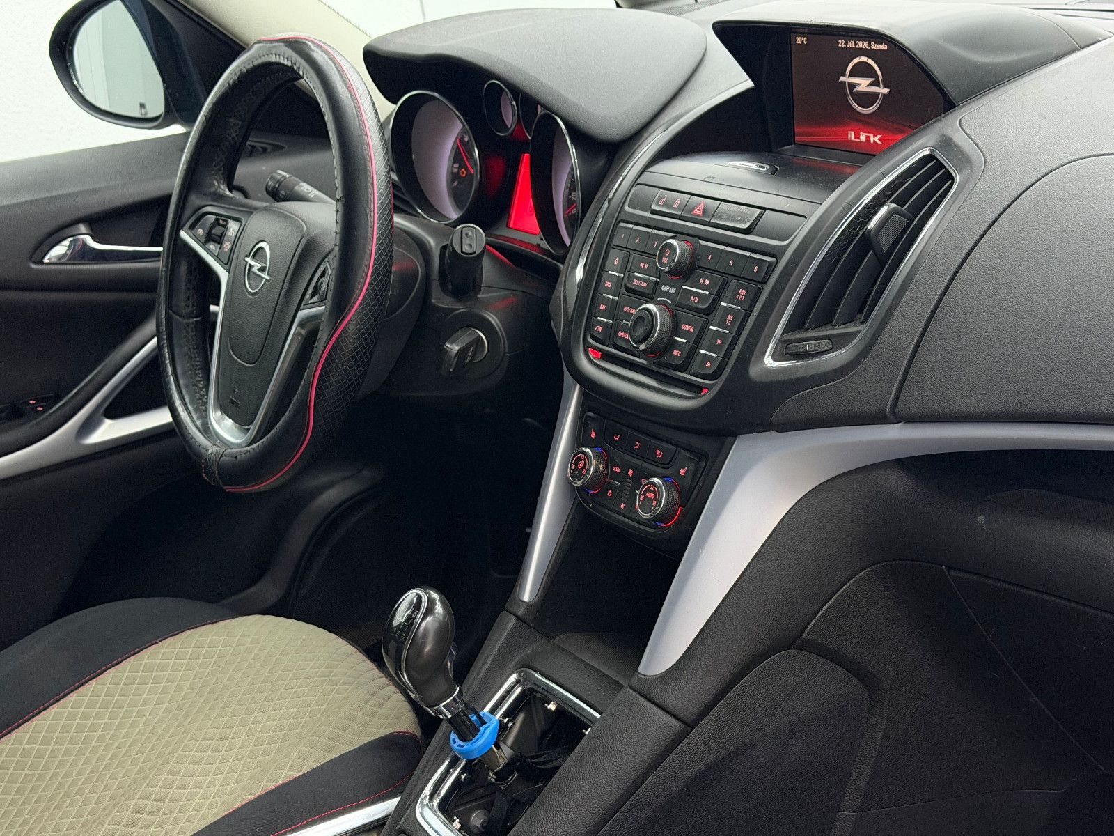 Fahrzeugabbildung Opel Zafira C Tourer Drive/NAVI/KAMERA/AHK/7-SITZER