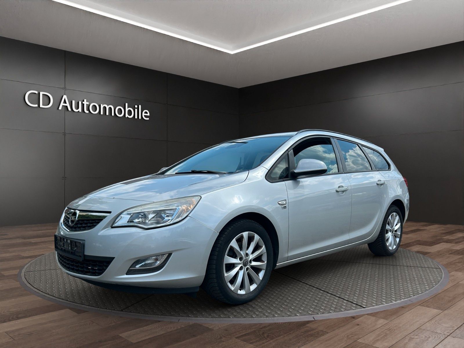 Fahrzeugabbildung Opel Astra J Sports Tourer 150 Jahre Klima/TÜV NEU