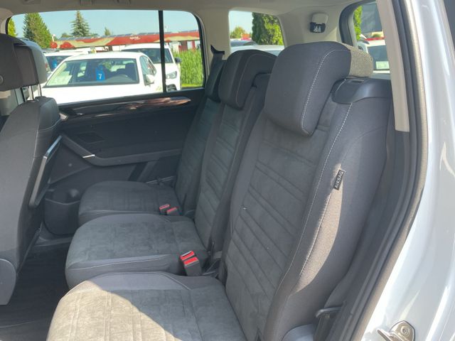 Touran R-Line TSi DSG Navi AZV beh. Frontsch.