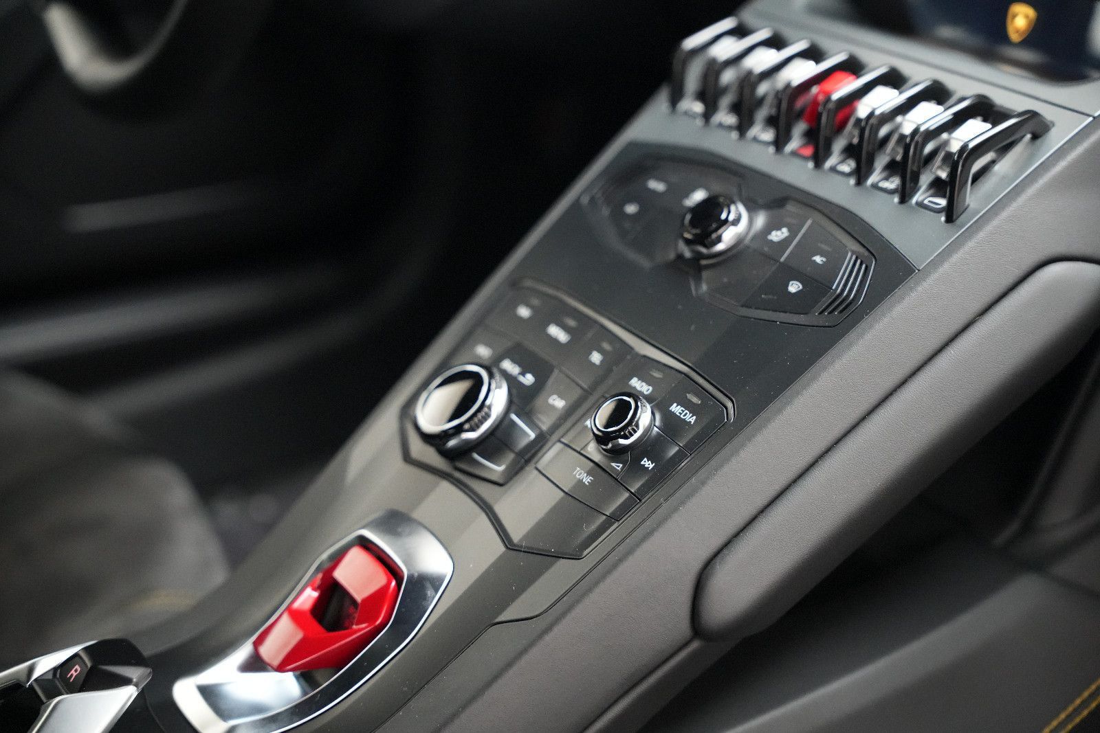 Fahrzeugabbildung Lamborghini Huracan Huracán /LIFT/KAMERA/CARBON/SCHALENSITZ/