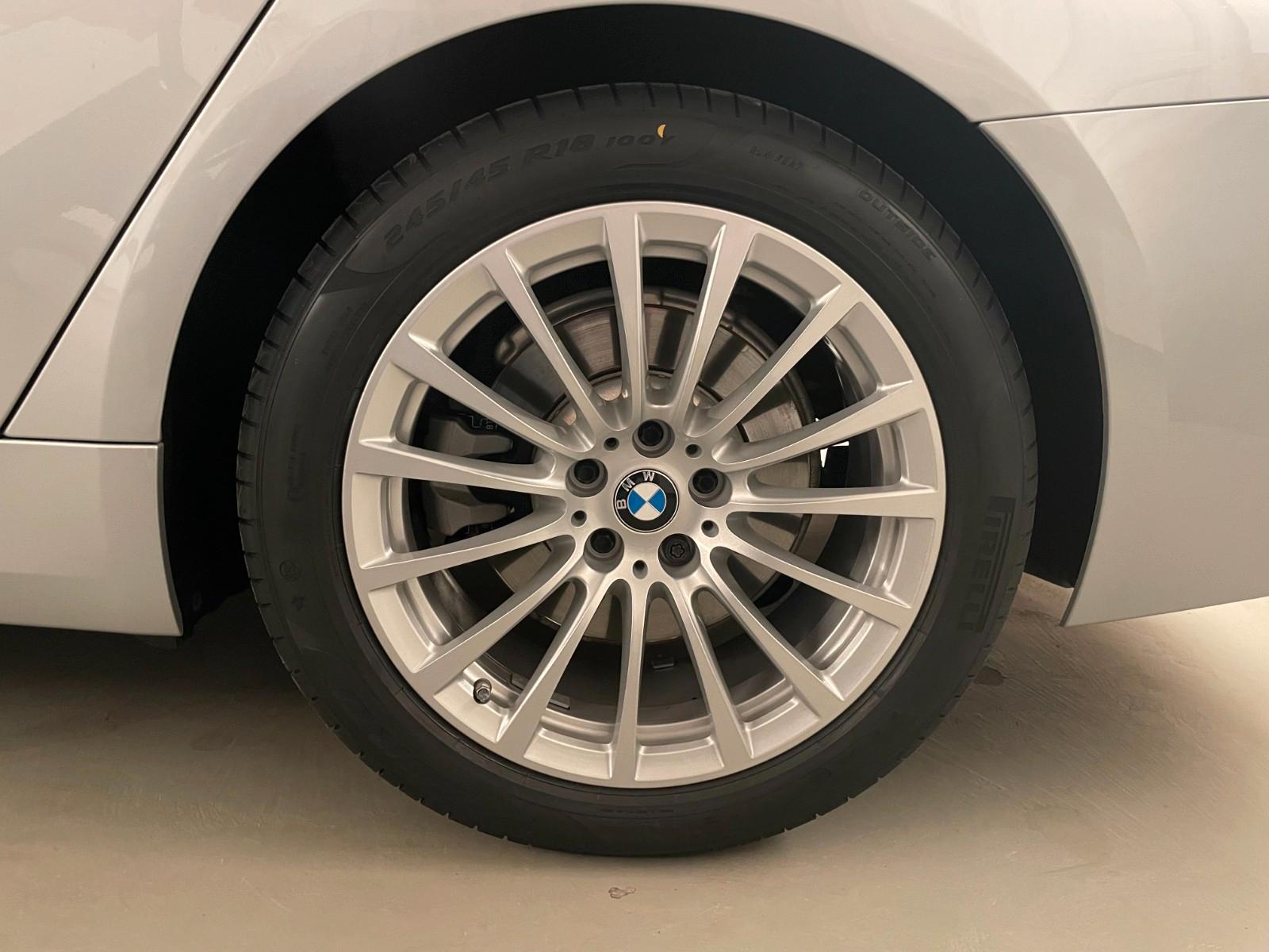 BMW 520 d xDrive Luxury Line *** Vollausstattung ***
